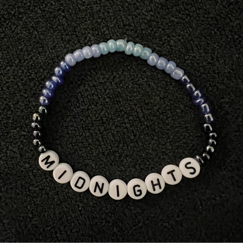 Taylor Swift friendship bracelet